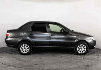 Подержанный автомобиль Fiat Albea 2008 года (4 фото)