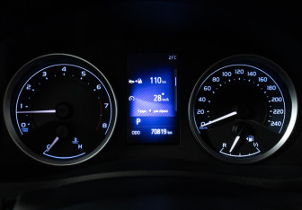 Подержанный автомобиль Toyota Corolla Sedan 2018 года (12 фото)