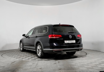 Подержанный автомобиль Volkswagen Passat Wagon 2017 года (7 фото)