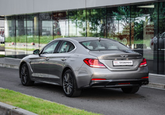 Подержанный автомобиль Genesis G70 2020 года (8 фото)