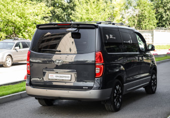 Подержанный автомобиль Hyundai Grand Starex 2018 года (6 фото)