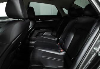 Подержанный автомобиль Kia K5 2021 года (10 фото)