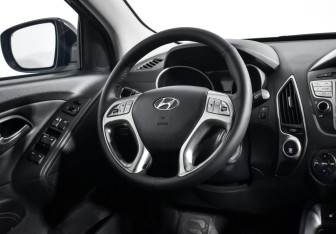 Подержанный автомобиль Hyundai ix35 2012 года (15 фото)