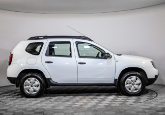 Подержанный автомобиль Renault Duster 2017 года (4 фото)