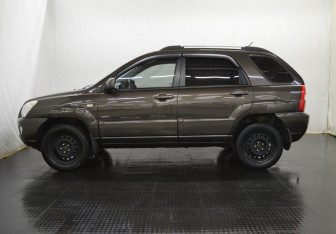 Подержанный автомобиль Kia Sportage 2006 года (8 фото)