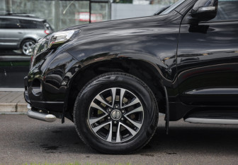 Подержанный автомобиль Toyota Land Cruiser Prado 2014 года (10 фото)