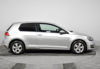 Подержанный автомобиль Volkswagen Golf Hatchback 2013 года (4 фото)