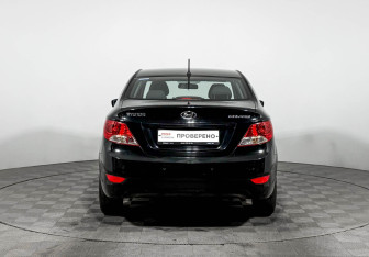 Подержанный автомобиль Hyundai Solaris Sedan 2013 года (6 фото)