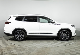 Подержанный автомобиль Chery Tiggo 8 Pro 2021 года (4 фото)