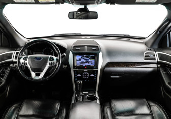 Подержанный автомобиль Ford Explorer 2013 года (10 фото)