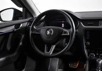 Подержанный автомобиль Skoda Octavia Liftback 2018 года (15 фото)