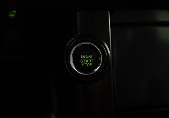 Подержанный автомобиль Toyota Land Cruiser Prado 2014 года (16 фото)