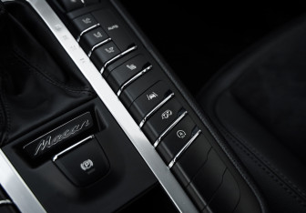 Подержанный автомобиль Porsche Macan 2020 года (21 фото)