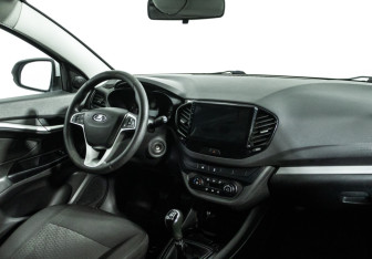 Подержанный автомобиль LADA (ВАЗ) Vesta Sedan 2018 года (9 фото)