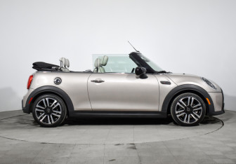 Подержанный автомобиль MINI Hatch 2022 года (10 фото)