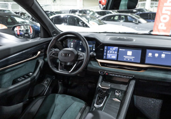 Подержанный автомобиль Geely Monjaro 2023 года (13 фото)