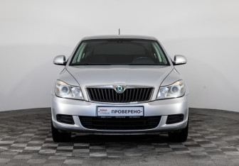 Подержанный автомобиль Skoda Octavia Liftback 2011 года (2 фото)