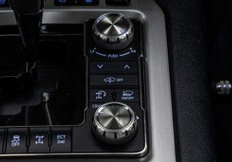 Подержанный автомобиль Toyota Land Cruiser Suv 2017 года (14 фото)