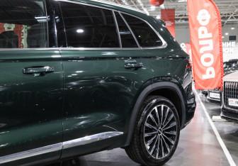 Подержанный автомобиль Geely Monjaro 2025 года (6 фото)