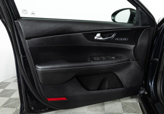 Подержанный автомобиль Kia Cerato Sedan 2022 года (31 фото)