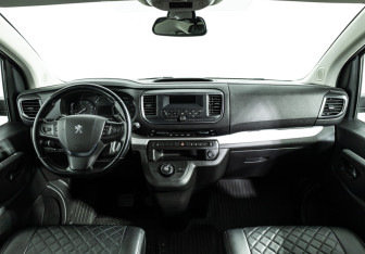 Подержанный автомобиль Peugeot Traveller 2020 года (13 фото)