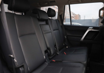 Подержанный автомобиль Toyota Land Cruiser Prado 2019 года (12 фото)