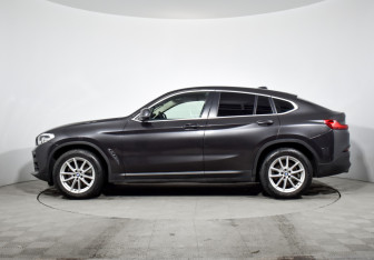 Подержанный автомобиль BMW X4 2019 года (8 фото)