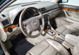 Подержанный автомобиль Audi A4 Sedan 2001 года (9 фото)