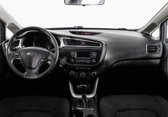 Подержанный автомобиль Kia Ceed Wagon 2018 года (10 фото)