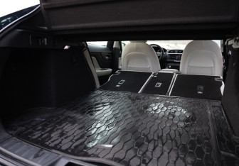 Подержанный автомобиль Jaguar F-Pace 2017 года (35 фото)