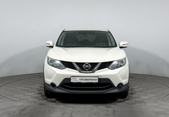 Подержанный автомобиль Nissan Qashqai 2017 года (2 фото)