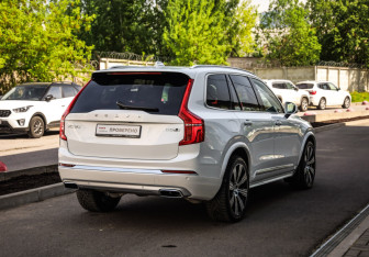 Подержанный автомобиль Volvo XC90 2020 года (7 фото)