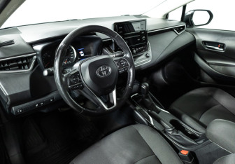 Подержанный автомобиль Toyota Corolla Sedan 2019 года (11 фото)