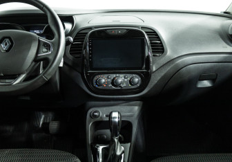 Подержанный автомобиль Renault Kaptur 2017 года (14 фото)