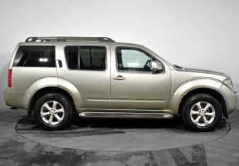 Подержанный автомобиль Nissan Pathfinder 2008 года (4 фото)