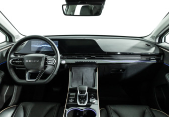 Подержанный автомобиль Omoda C5 2023 года (13 фото)