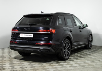Подержанный автомобиль Audi Q7 2021 года (5 фото)