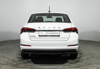 Подержанный автомобиль Skoda Rapid Liftback 2021 года (6 фото)
