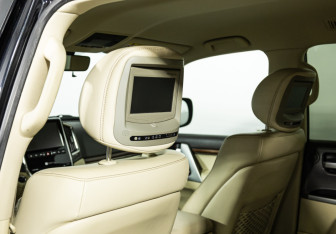 Подержанный автомобиль Toyota Land Cruiser Suv 2015 года (41 фото)