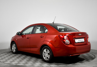 Подержанный автомобиль Chevrolet Aveo Sedan 2012 года (7 фото)