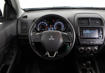 Подержанный автомобиль Mitsubishi ASX 2021 года (10 фото)