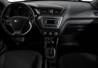 Подержанный автомобиль Kia Rio Hatchback 2016 года (15 фото)