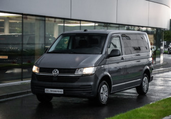 Подержанный автомобиль Volkswagen Caravelle 2020 года (3 фото)