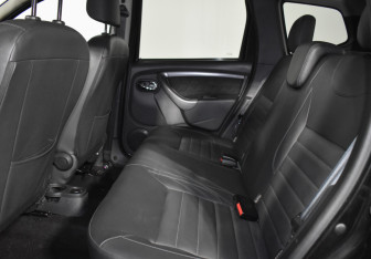 Подержанный автомобиль Renault Duster 2017 года (11 фото)