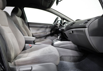 Подержанный автомобиль Honda Civic Sedan 2008 года (18 фото)