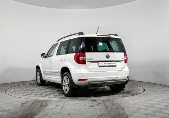 Подержанный автомобиль Skoda Yeti 2014 года (7 фото)