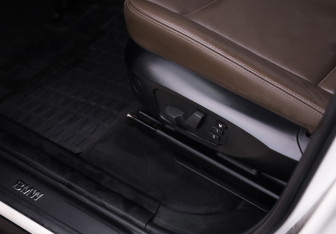 Подержанный автомобиль BMW X3 2012 года (22 фото)