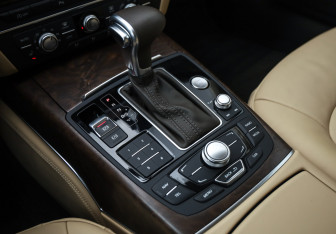Подержанный автомобиль Audi A6 Sedan 2012 года (19 фото)