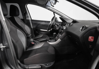 Подержанный автомобиль Peugeot 308 Hatchback 2010 года (15 фото)