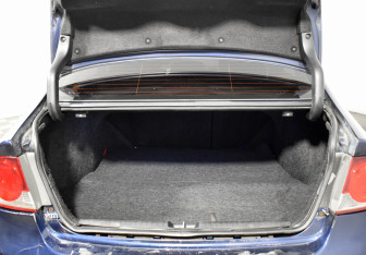 Подержанный автомобиль Honda Civic Sedan 2008 года (18 фото)